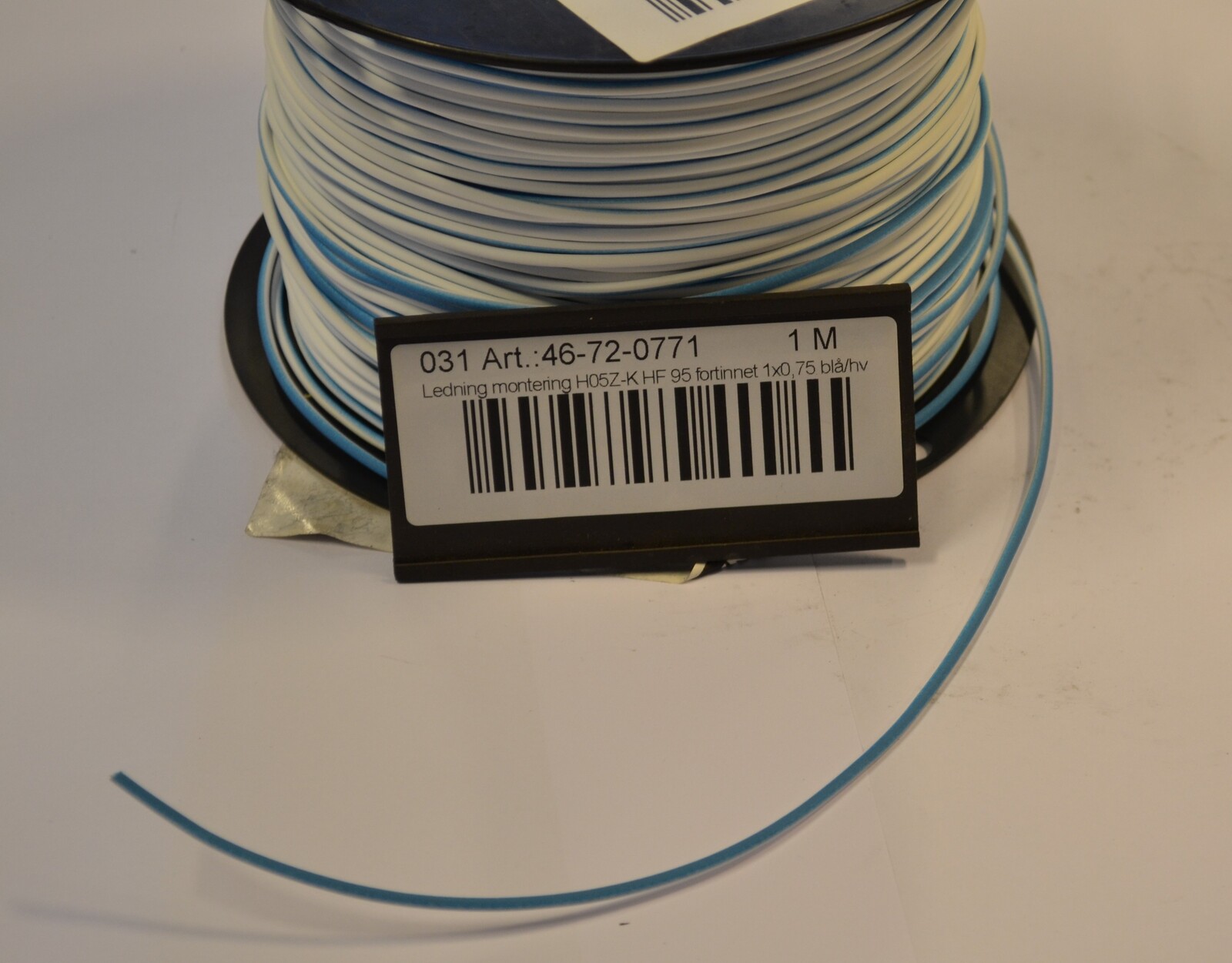 Cable H05Z-K HF 95 1x0.75 blue/white S200